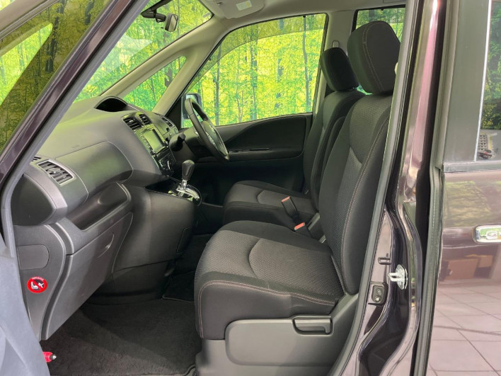 2013 Nissan Serena DAA-HFC26 (UW-6a2b78228d5f4)[11]