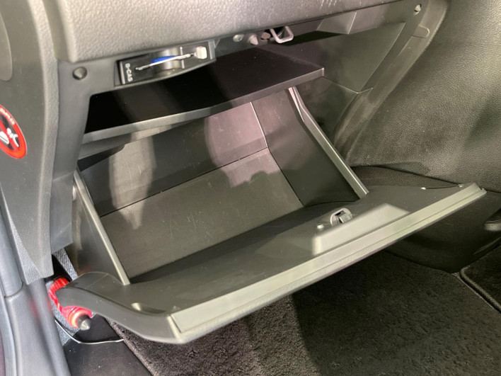 2013 Nissan Serena DAA-HFC26 (UW-6a2b78228d5f4)[12]