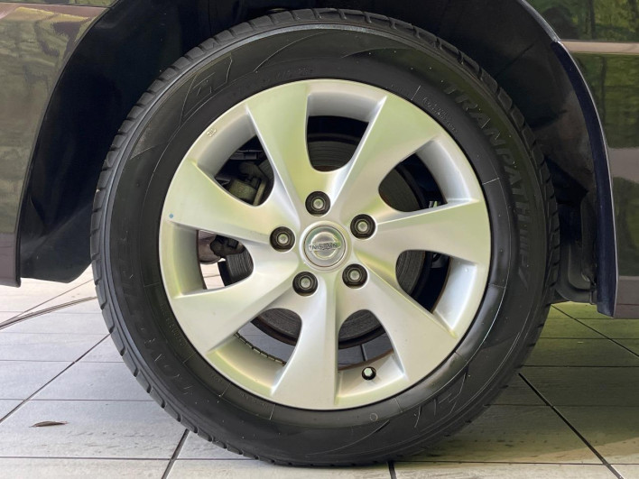 2013 Nissan Serena DAA-HFC26 (UW-6a2b78228d5f4)[21]