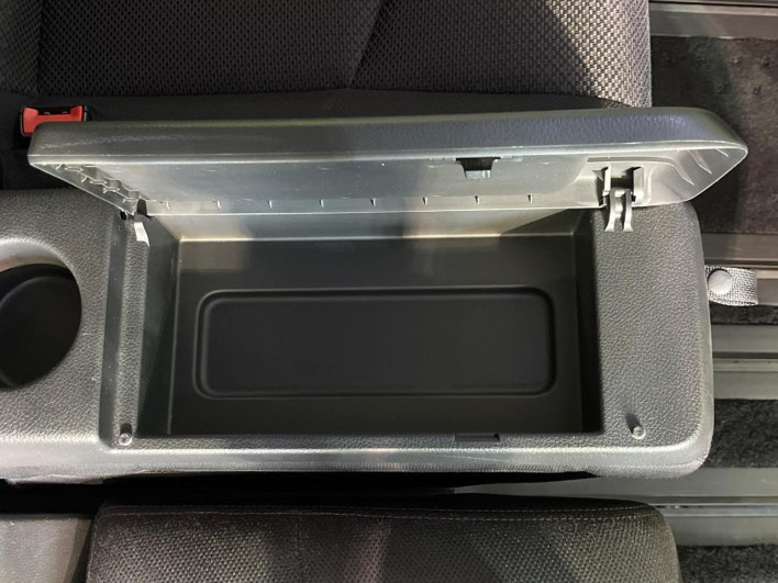 2013 Nissan Serena DAA-HFC26 (UW-6a2b78228d5f4)[26]