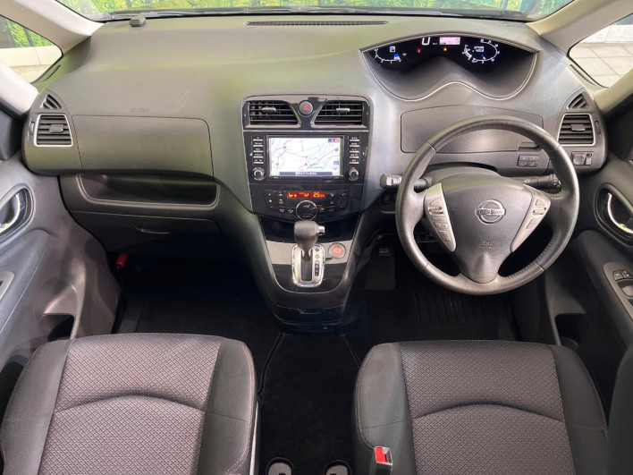 2013 Nissan Serena DAA-HFC26 (UW-6a2b78228d5f4)[28]