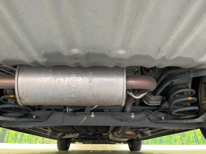 2013 Nissan Serena DAA-HFC26 (UW-6a2b78228d5f4)[17]