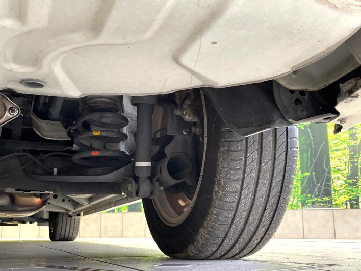 2015 Nissan Serena DAA-HFC26 (UW-6a2b78247cf64)[16]