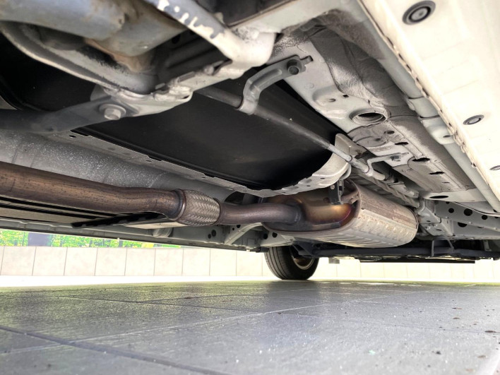 2015 Nissan Serena DAA-HFC26 (UW-6a2b78247cf64)[18]