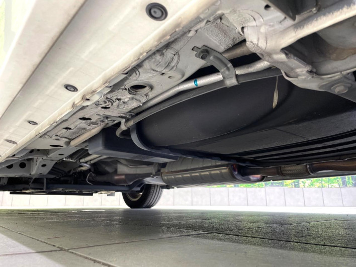 2015 Nissan Serena DAA-HFC26 (UW-6a2b78247cf64)[17]