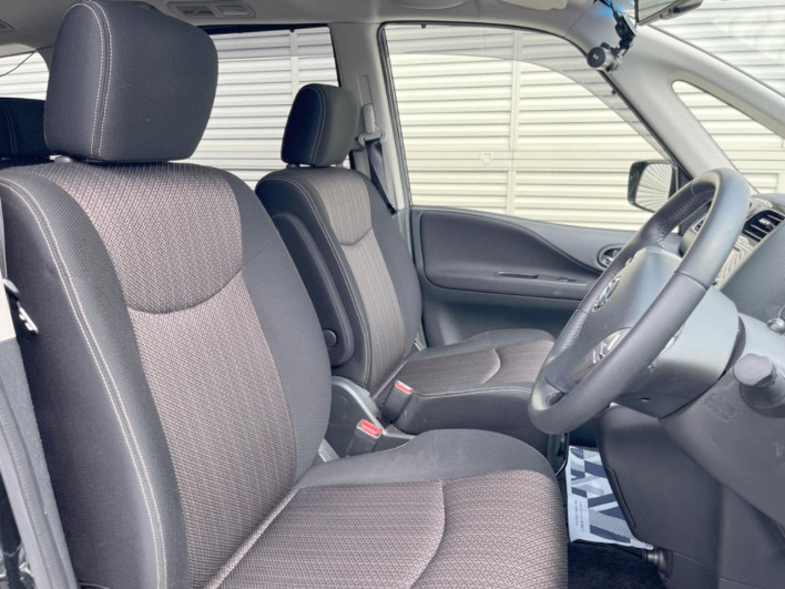 2016 Nissan Serena DAA-HFC26 (UW-6a2b78249d49a)[14]