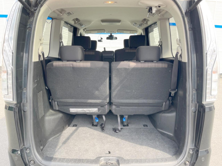 2016 Nissan Serena DAA-HFC26 (UW-6a2b78249d49a)[20]