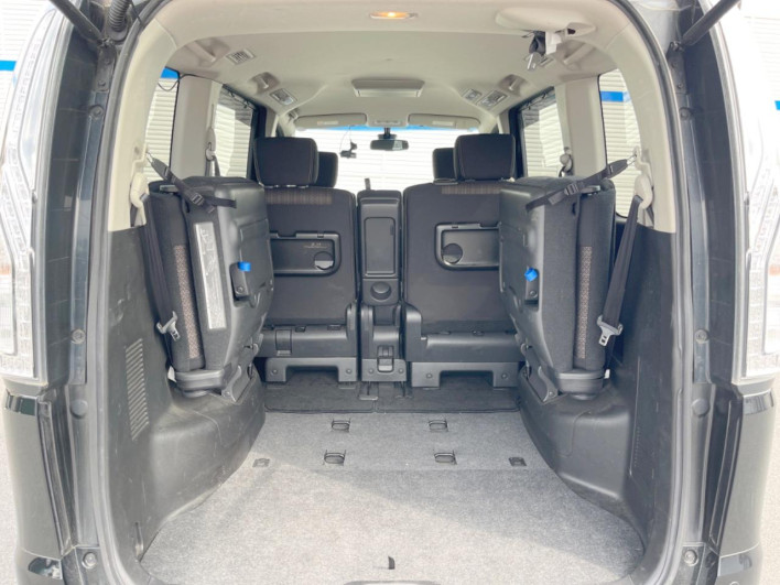 2016 Nissan Serena DAA-HFC26 (UW-6a2b78249d49a)[22]