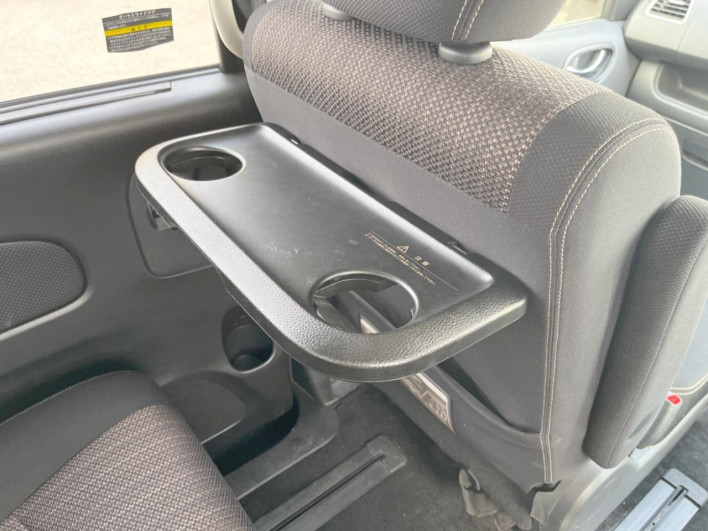 2016 Nissan Serena DAA-HFC26 (UW-6a2b78249d49a)[29]