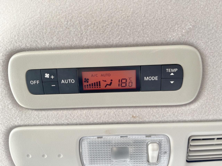 2016 Nissan Serena DAA-HFC26 (UW-6a2b78249d49a)[27]