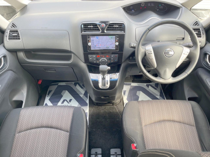 2016 Nissan Serena DAA-HFC26 (UW-6a2b78249d49a)[25]