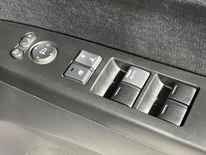 2015 Honda N-BOX CUSTOM DBA-JF1 (UW-6a2b78386922e)[28]