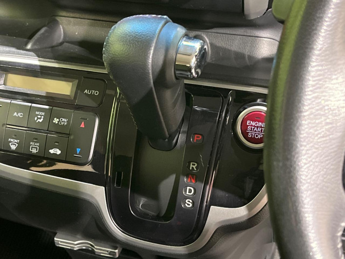 2013 Honda N-BOX CUSTOM DBA-JF1 (UW-6a2b783b02955)[28]