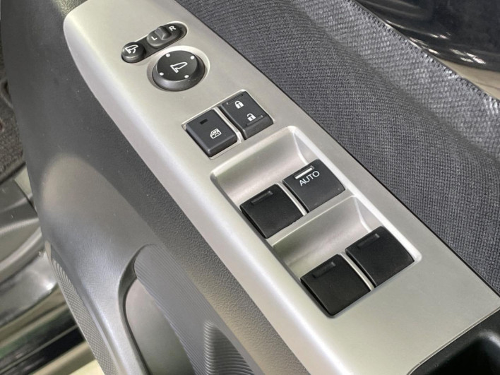 2015 Honda N-BOX CUSTOM DBA-JF1 (UW-6a2b783d7f14f)[21]