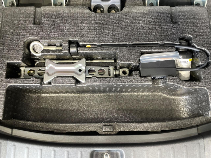 2015 Honda N-BOX CUSTOM DBA-JF1 (UW-6a2b783d7f14f)[13]