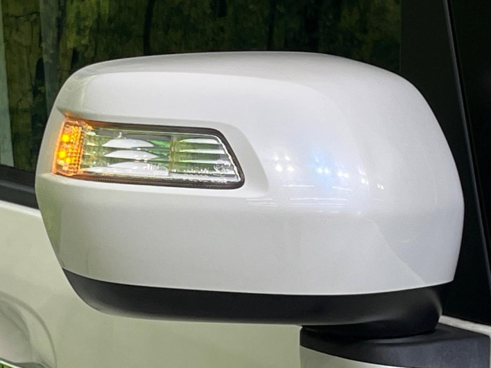 2016 Honda N-BOX CUSTOM DBA-JF1 (UW-6a2b783ddbc48)[14]