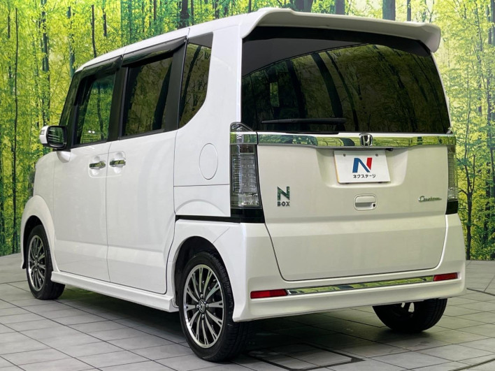 2016 Honda N-BOX CUSTOM DBA-JF1 (UW-6a2b783ddbc48)[11]