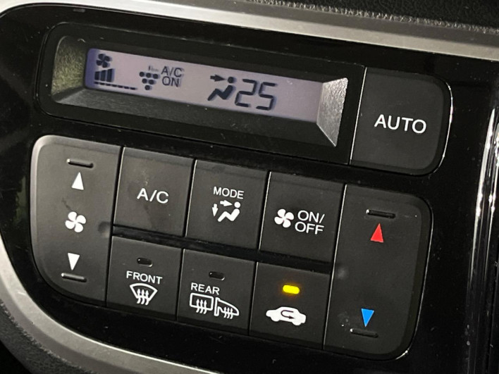 2016 Honda N-BOX CUSTOM DBA-JF1 (UW-6a2b783ddbc48)[22]