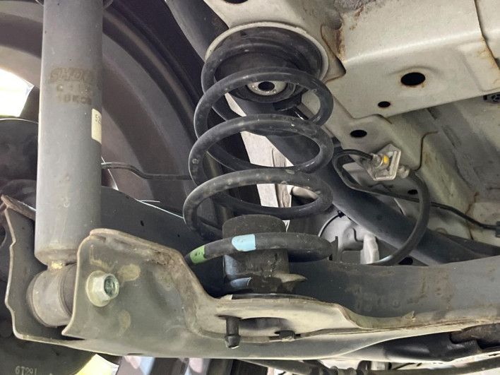2016 Honda N-BOX CUSTOM DBA-JF1 (UW-6a2b783ddbc48)[27]