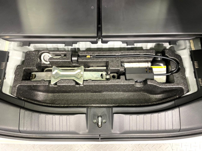 2018 Honda N-BOX CUSTOM DBA-JF3 (UW-6a2b7840b0ae2)[15]