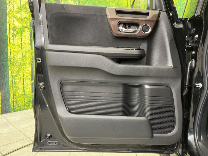 2018 Honda N-BOX CUSTOM DBA-JF3 (UW-6a2b78476ed28)[25]