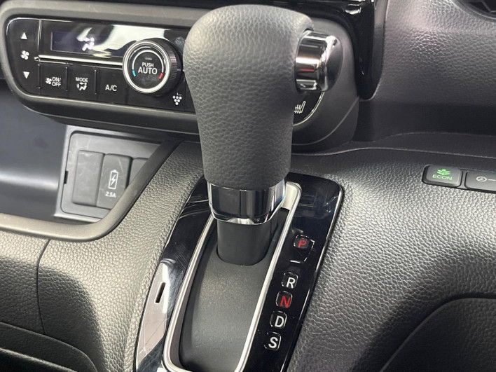 2021 Honda N-BOX CUSTOM 6BA-JF3 (UW-6a2b784a4514c)[24]
