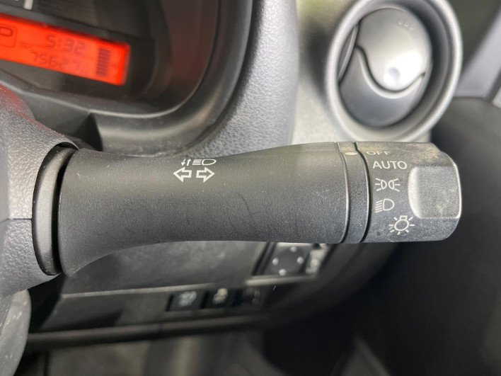 2017 Nissan March DBA-K13 (UW-6a2b78654a0c5)[28]
