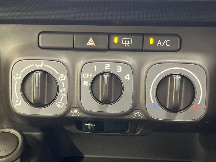 2013 Toyota Passo DBA-KGC30 (UW-6a2b786fdac5e)[18]