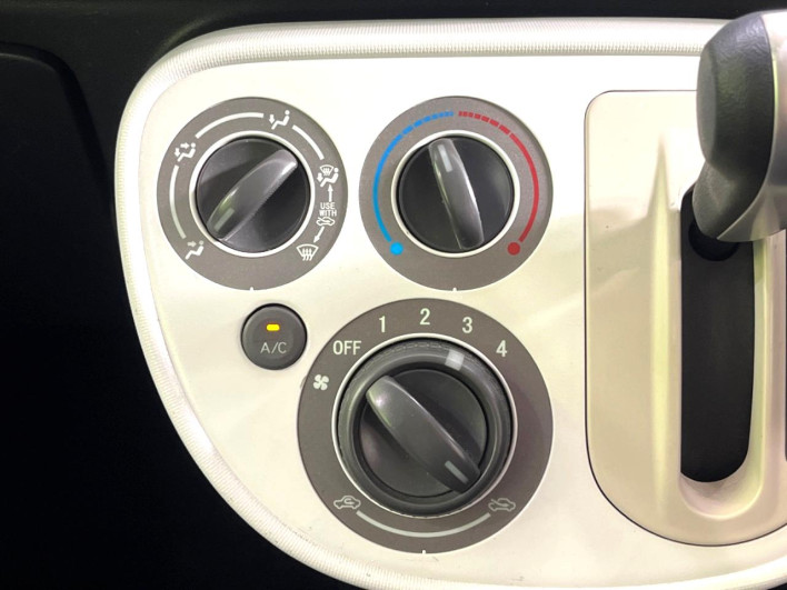 2013 Daihatsu Mira Cocoa DBA-L675S (UW-6a2b787713530)[27]
