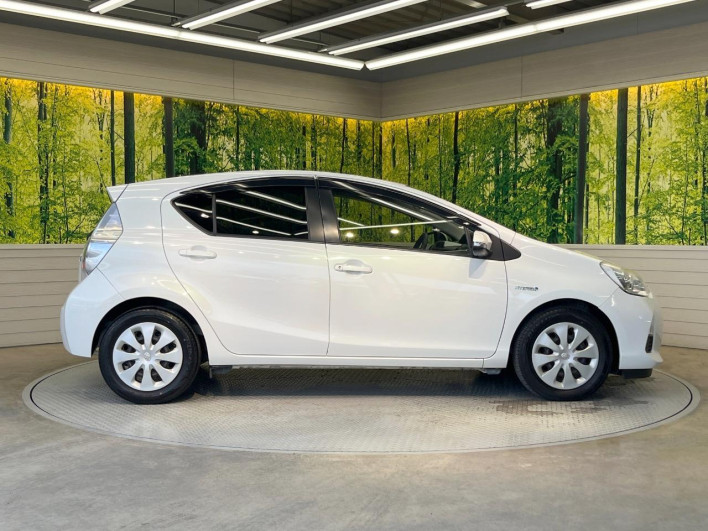 2012 Toyota Aqua DAA-NHP10 (UW-6a2b7919ebc04)[16]