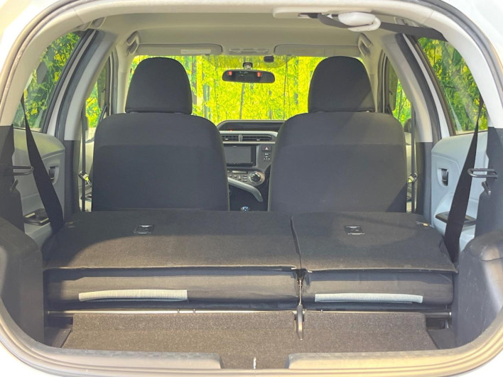 2012 Toyota Aqua DAA-NHP10 (UW-6a2b7919ebc04)[28]