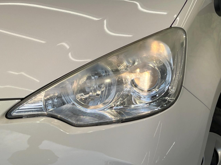 2012 Toyota Aqua DAA-NHP10 (UW-6a2b7919ebc04)[11]