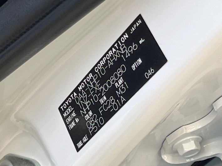2012 Toyota Aqua DAA-NHP10 (UW-6a2b7919ebc04)[1]