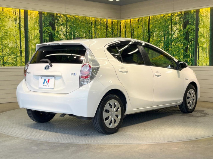 2012 Toyota Aqua DAA-NHP10 (UW-6a2b7919ebc04)[17]