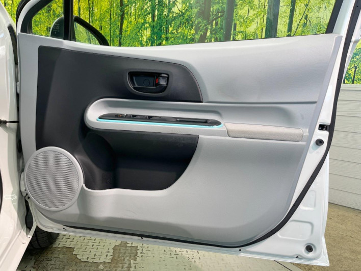 2012 Toyota Aqua DAA-NHP10 (UW-6a2b7919ebc04)[27]