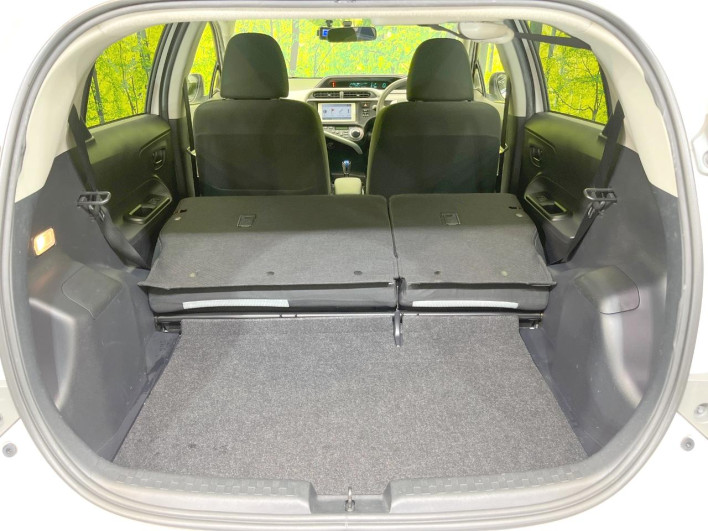 2013 Toyota Aqua DAA-NHP10 (UW-6a2b791aae2b7)[27]