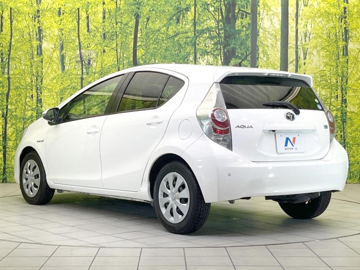 2013 Toyota Aqua DAA-NHP10 (UW-6a2b791aae2b7)[10]