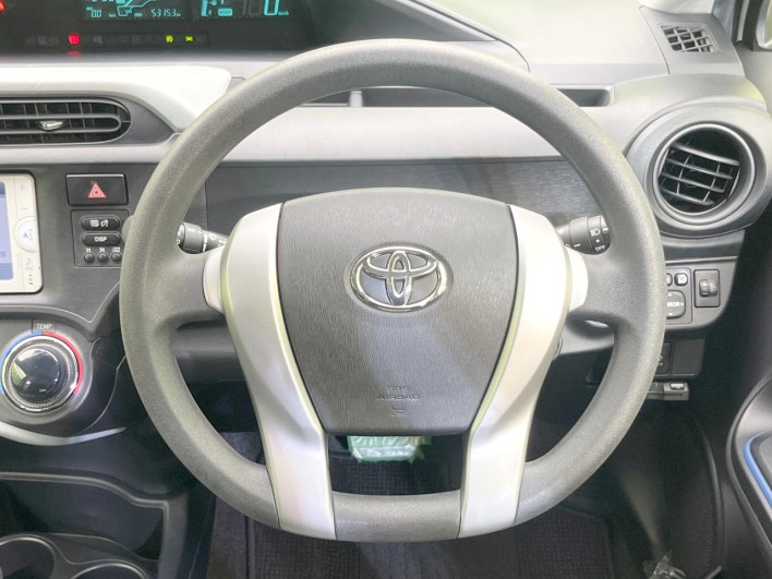 2013 Toyota Aqua DAA-NHP10 (UW-6a2b791aae2b7)[29]