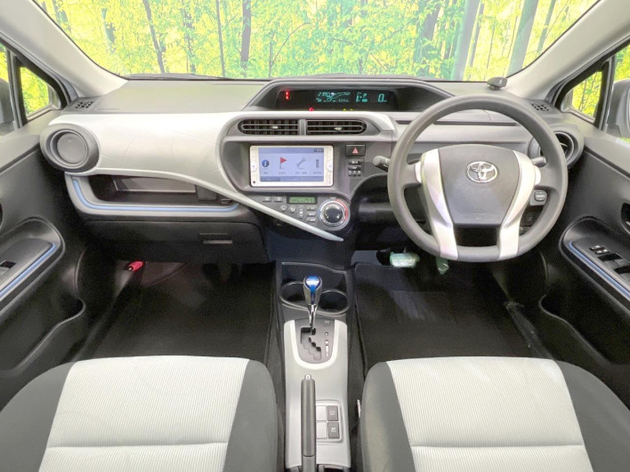 2013 Toyota Aqua DAA-NHP10 (UW-6a2b791aae2b7)[28]