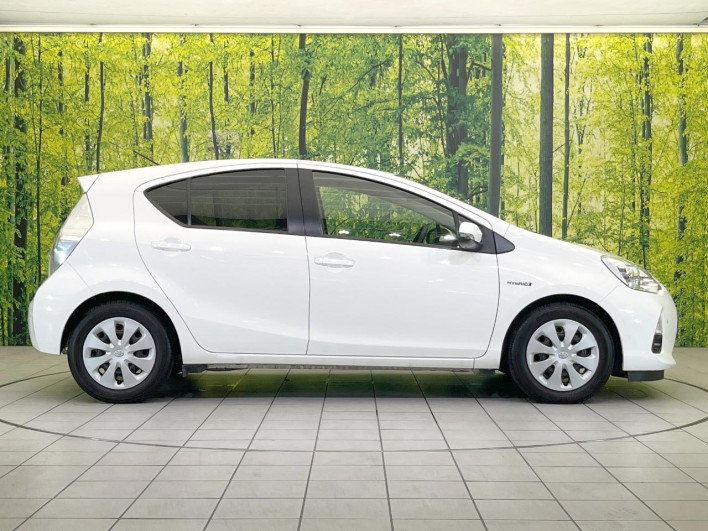 2013 Toyota Aqua DAA-NHP10 (UW-6a2b791aae2b7)[7]