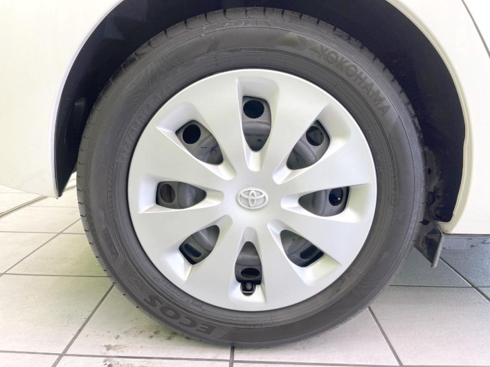 2013 Toyota Aqua DAA-NHP10 (UW-6a2b791aae2b7)[16]
