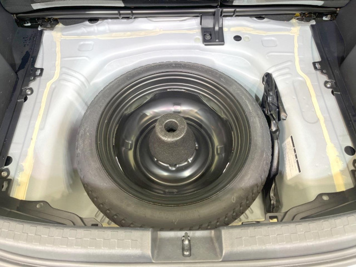 2013 Toyota Aqua DAA-NHP10 (UW-6a2b791aae2b7)[25]