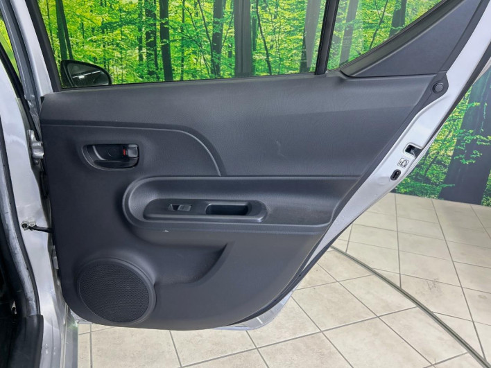2014 Toyota Aqua DAA-NHP10 (UW-6a2b791eadb62)[28]