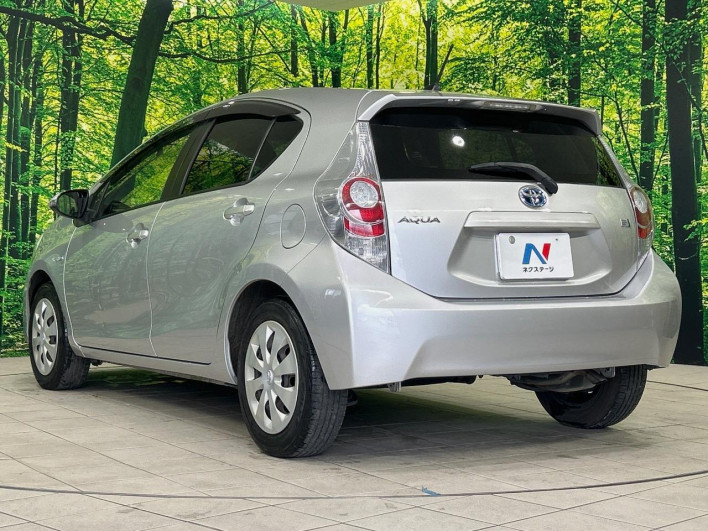 2014 Toyota Aqua DAA-NHP10 (UW-6a2b791eadb62)[15]