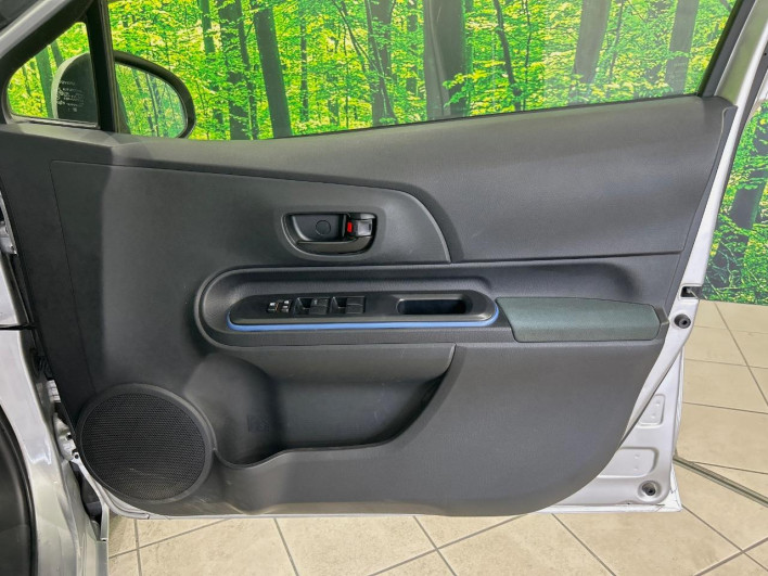 2014 Toyota Aqua DAA-NHP10 (UW-6a2b791eadb62)[29]