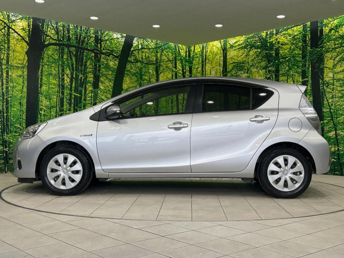 2014 Toyota Aqua DAA-NHP10 (UW-6a2b791eadb62)[14]