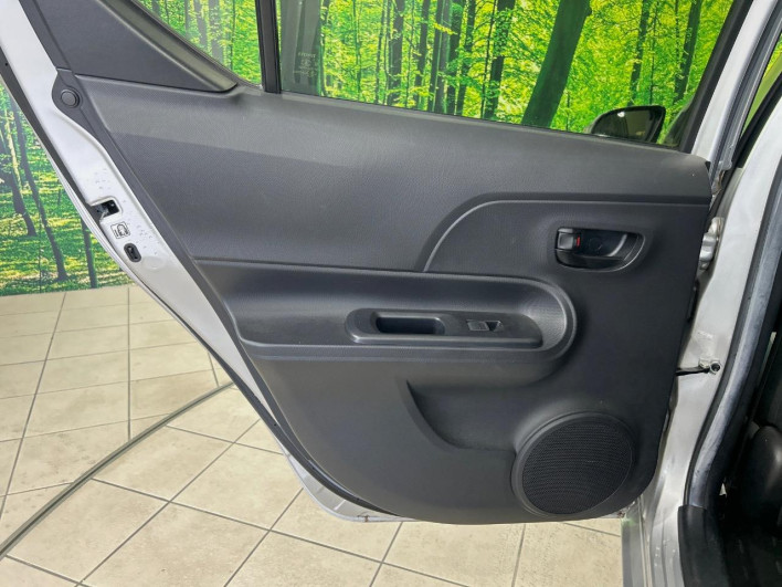 2014 Toyota Aqua DAA-NHP10 (UW-6a2b791eadb62)[25]