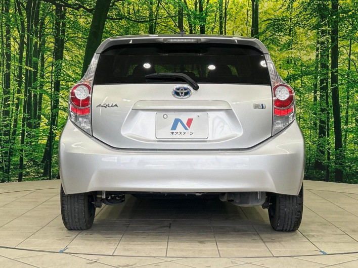 2014 Toyota Aqua DAA-NHP10 (UW-6a2b791eadb62)[16]