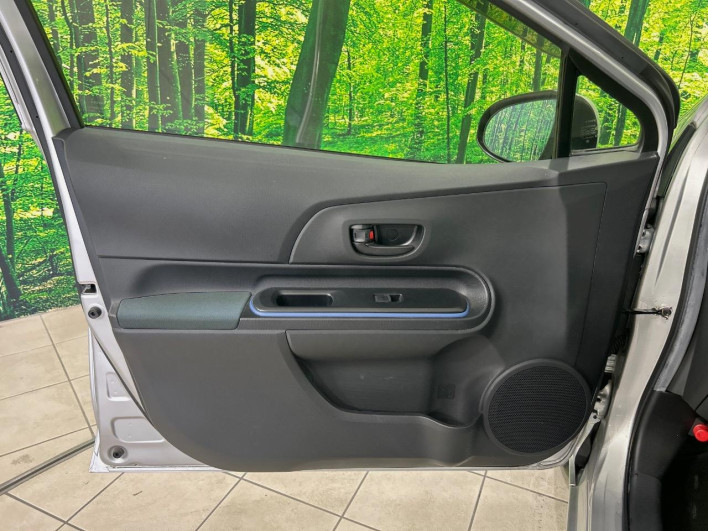 2014 Toyota Aqua DAA-NHP10 (UW-6a2b791eadb62)[26]