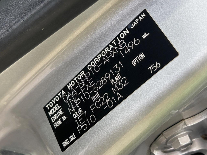 2014 Toyota Aqua DAA-NHP10 (UW-6a2b791eadb62)[1]